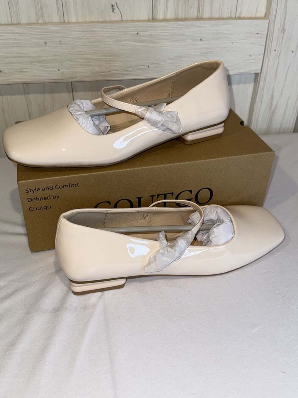 Coutgo Women's Mary Jane Flats, White Patent